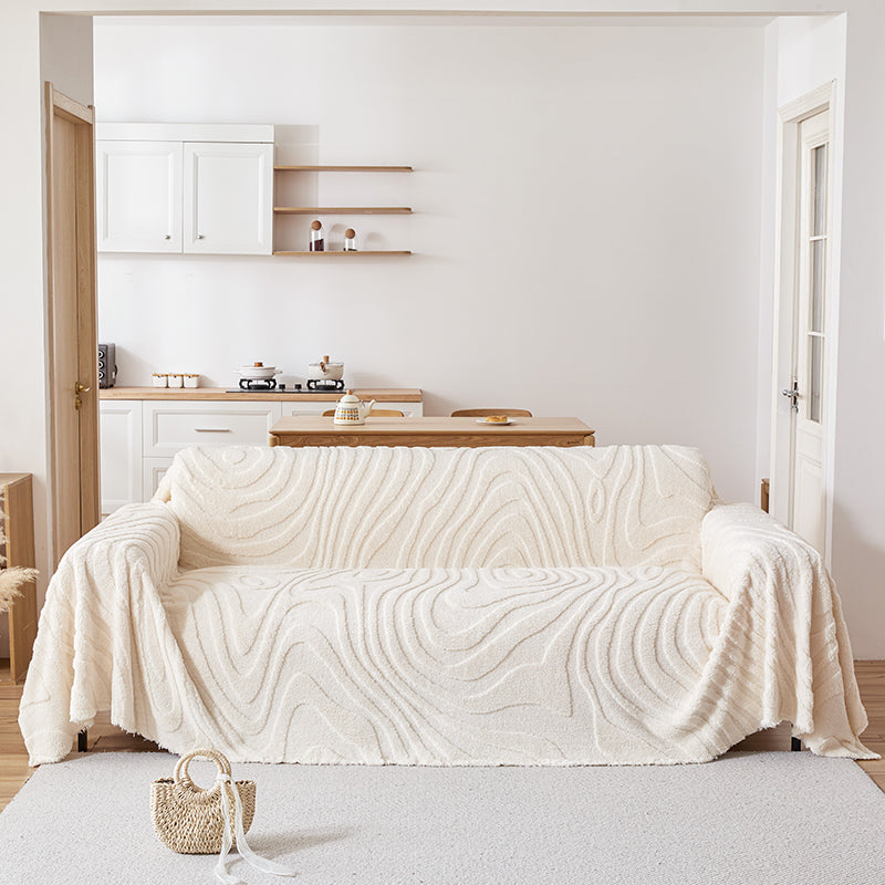 Sofaüberwurf aus Fleece Ecru Maserung, über ein Sofa gelegt