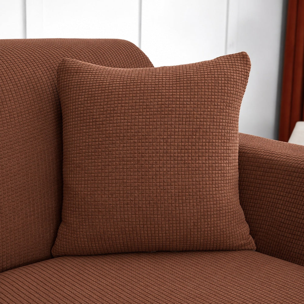 Wasserabweisender Kissenbezug 45 × 45 cm — 1 Stück, Kaffeebraun, auf einem Sofa