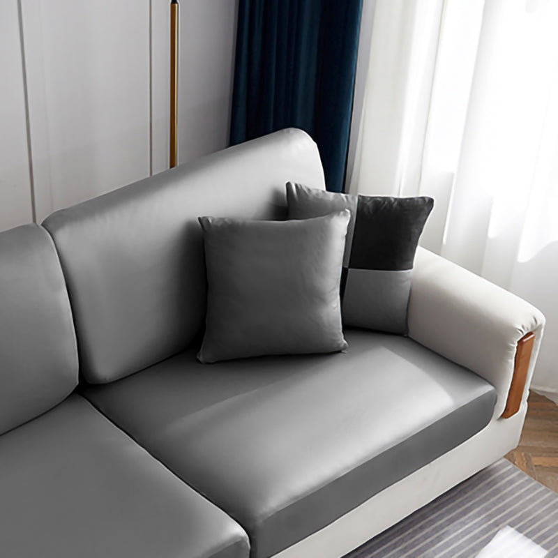 Kissenbezug aus Kunstleder 40 × 40 cm — 1 Stück, Kieselgrau, auf einem Sofa