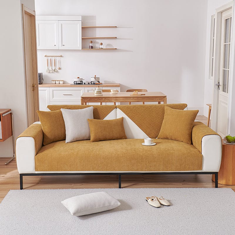EasyCover-Sofabezug aus Chenille, Camel, auf einem Sofa
