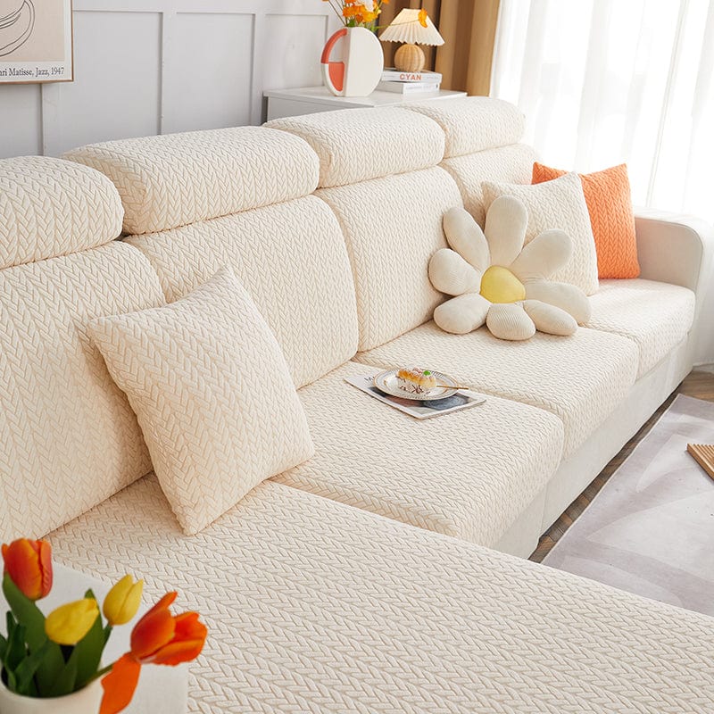 Kissenbezug aus Fleece 45 × 45 cm — 1 Stück, Wollweiß Zopfmuster, auf einem Sofa